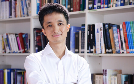 Professor YAO Wang Receives Huang Kun Prize for Solid Physics and Semiconductor Physics