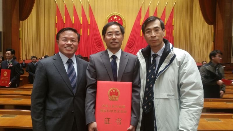 From the left: Professor Sanzhong LI from the Ocean University of China, and Professors Guochun ZHAO and Min SUN from The University of Hong Kong.