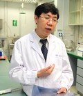 Professor Chi Ming Che 