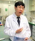 Professor Chi Ming Che 