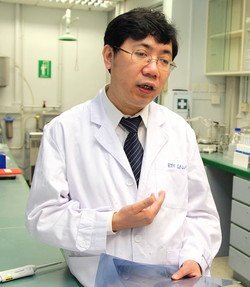 Professor Chi Ming Che