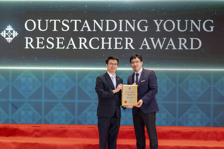 Professor Junzhi LIU received the HKU Outstanding Young Researcher Award 2023
