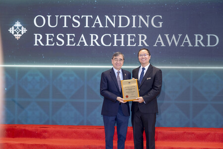 Prof Xiang David LI received the HKU Outstanding Researcher Award 2023