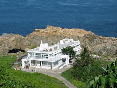 Swire Marine Laboratory in Cape d’ Aguilar opened, later renamed as Swire Institute of Marine Science (SWIMS) in 1994...