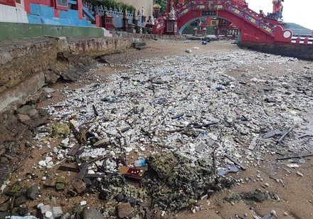 HKU Marine Ecologists Elucidated Ecological Impacts of the Accidental Palm Stearin Spill to the Coastal Ecosystem of Hong Kong