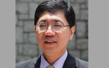 Professor Chi Ming CHE being awarded the Luigi Sacconi Medal 2020
