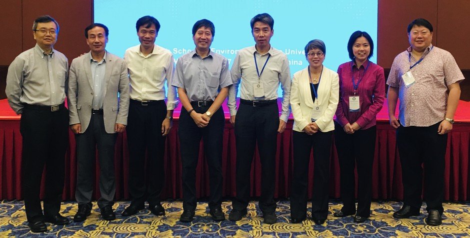 The Theme-based Research Team (4th from the right: Prof. X.Y. Li, the leader of this project; 1st from the right: Prof. Kenneth Leung)