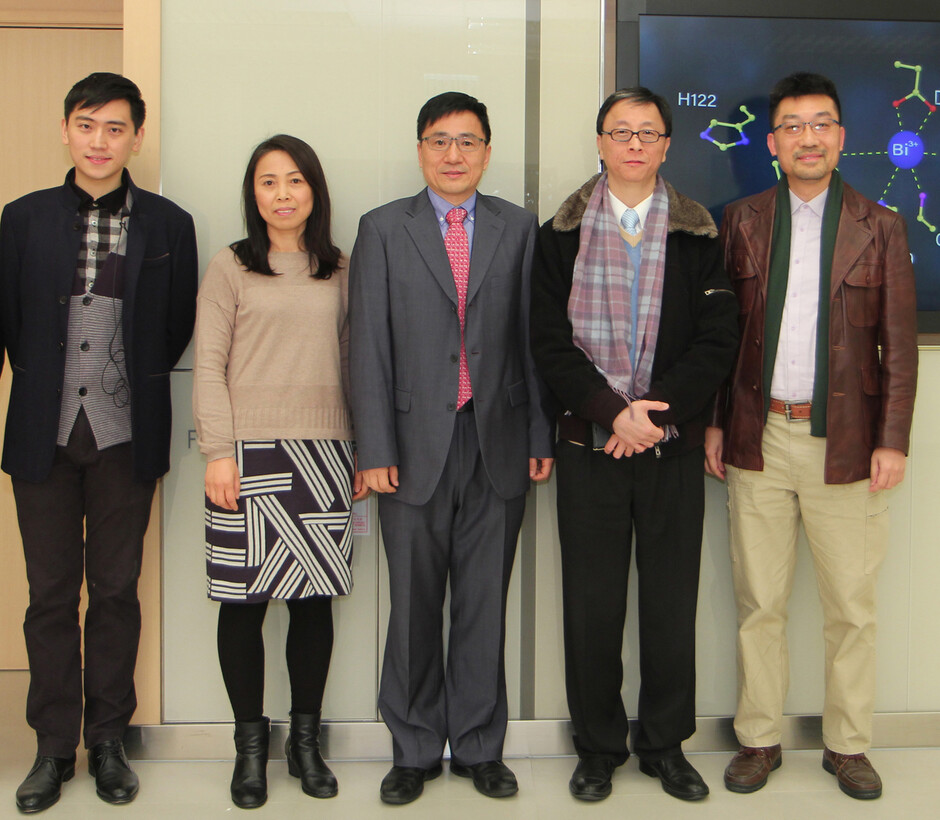 From the right: Dr Richard Yi-Tsun KAO, Dr Pak-Leung HO, Professor Hongzhe SUN, Dr Hongyan LI and Dr Runming WANG.