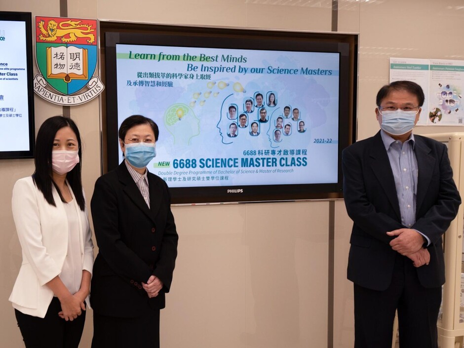 From the left: Professor Alice WONG, Associate Dean (Teaching & Learning), Faculty of Science, Professor Vivian Wing Wah YAM, Philip Wong Wilson Wong Professor in Chemistry and Energy and Chair Professor of Chemistry, Professor Wing Sum CHEUNG, Director o