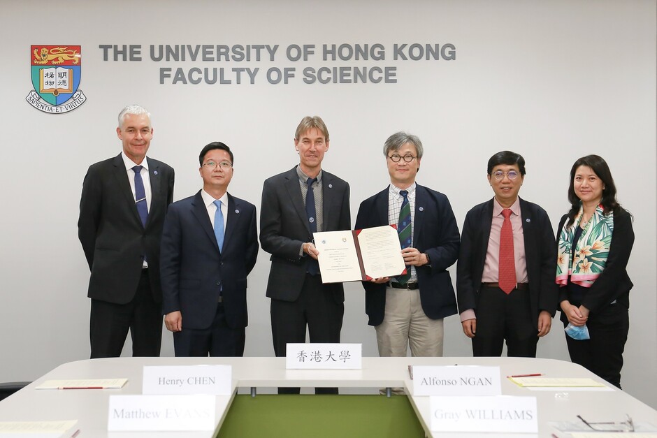 Representatives from LOCPG and HKU.