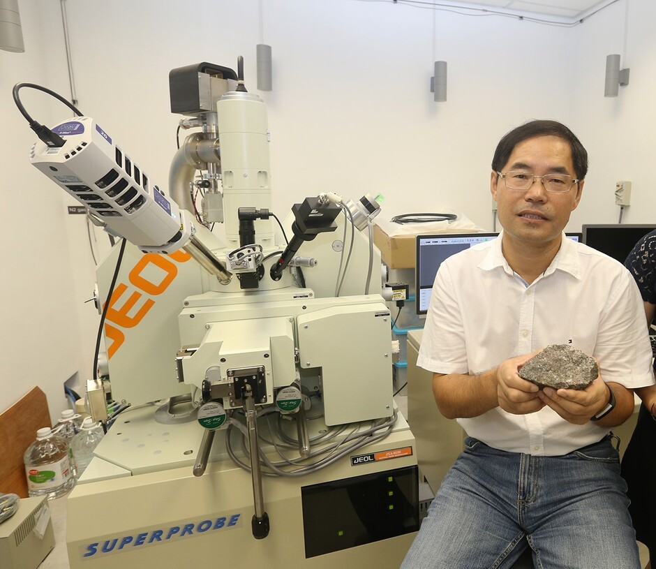 Chair Professor Guochun ZHAO from the Research Division of Earth & Planetary Sciences of HKU Science was elected as a Fellow of TWAS in recognition of his outstanding contributions to earth sciences and science promotions in developing countries.