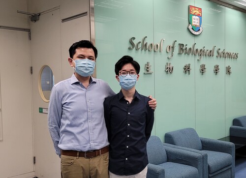 Assistant Professor Dr Jimmy Chun Yu LOUIE(on the left), and BSc graduate Mr Billy Yin Sing O from Research Division for Molecular & Cell Biology from HKU Science. 