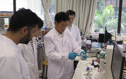HKU Chemist Professor Zheng Xiao GUO Awarded HK$43.011 Million in Theme-based Research Scheme to Achieve Carbon Neutrality