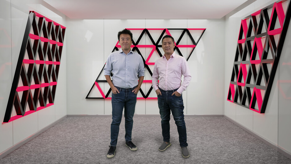 Research Assistant Professor Zheng YAN (on the right) and Associate Professor Zi Yang MENG from HKU Department of Physics standing in the imaginary space decorated with the novel quantum states they discovered. 