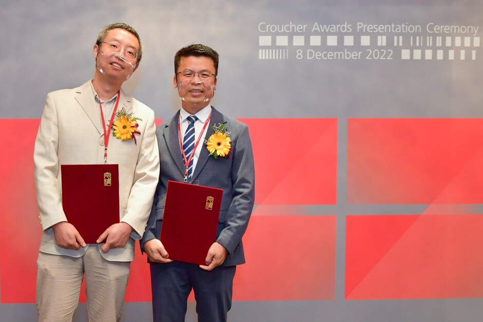 From left: Dr Jinyao TANG and Professor Mingxin HUANG