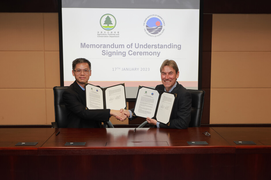 The MoU was signed on January 17, 2023 by the Assistant Director (Conservation) of the AFCD, Mr Simon CHAN, and the Director of SWIMS, Professor Gray WILLIAMS.