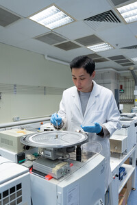 Dr Colin Luk at the Stable Isotope Laboratory of HKU