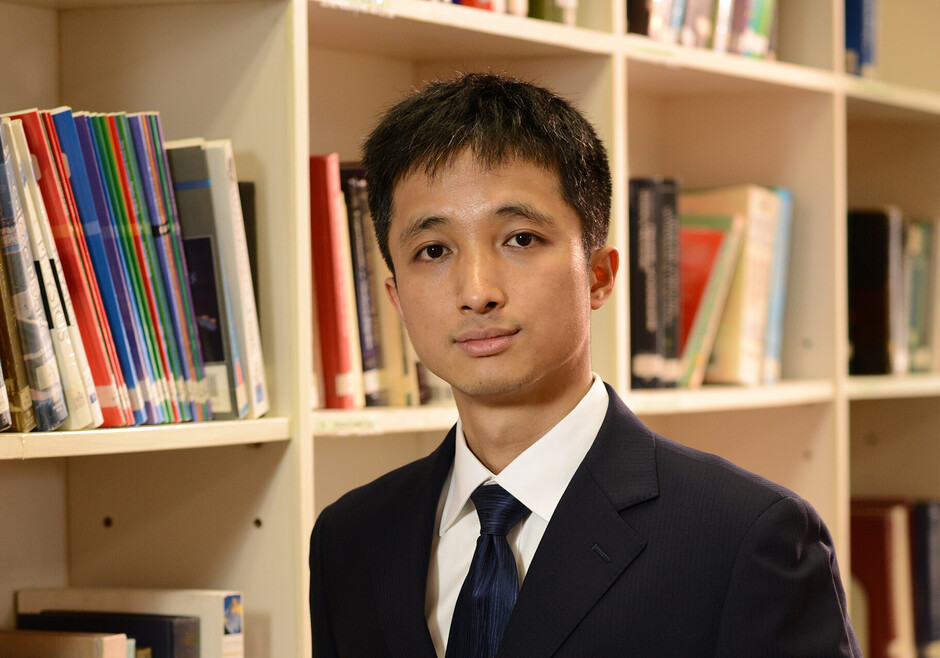 Professor Wang YAO is the Chair Professor of HKU Department of Physics