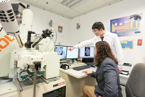Yuqi and Joe at the Lab