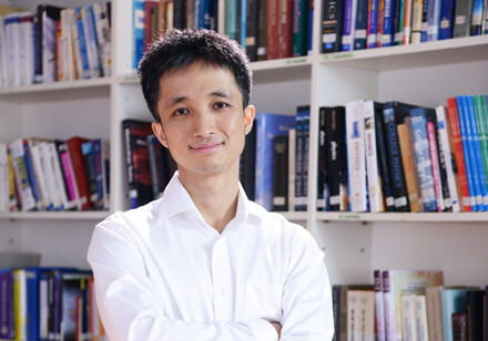 Professor YAO Wang Receives Huang Kun Prize for Solid Physics and Semiconductor Physics