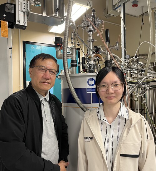 Professor Ning Wang and Dr Meizhen Huang from the Department of Physics at HKUST. 