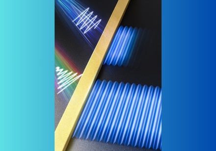 Schematic of polariton propagations under real frequency and synthesized complex frequency excitation. 