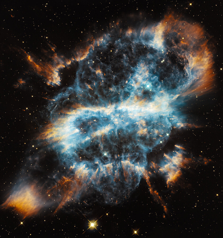The NASA/ESA Hubble Space Telescope celebrates the holiday season with a striking image of the planetary nebula NGC 5189. Image credit: NASA, ESA and the Hubble Heritage Team (STScI/AURA).