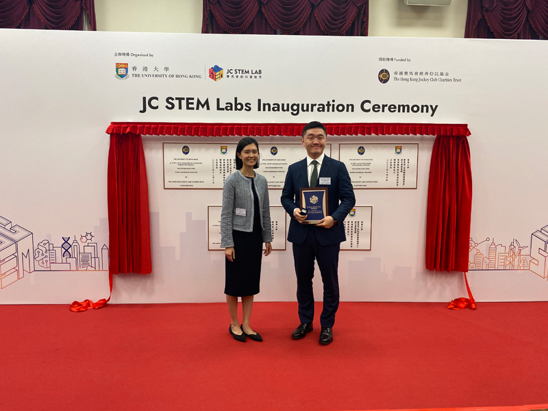 Ms Ada CHU, Head of Charities (Talent & Sector Development; Institute of Philanthropy) of The Hong Kong Jockey Club (on the left) and Professor Haibo JIANG from the Department of Chemistry, HKU.