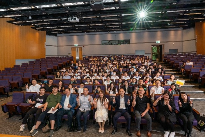 Leadership and Innovation Award Ceremony recognising the principals, teachers and students of the 11 schools on their achievement in the ‘We together in Metaverse’ project.