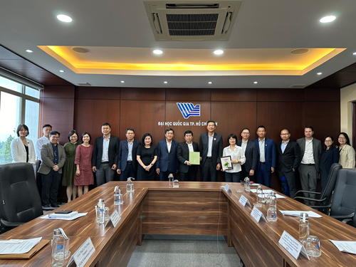 HKU delegation visiting the Vietnam National University.