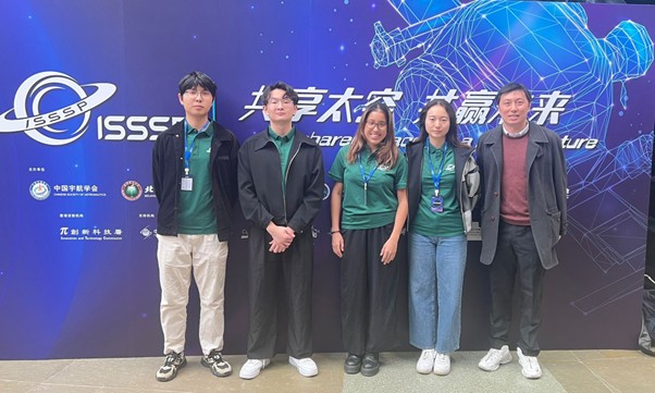 HKU–LSR Silver-winning “Spectro” team. From the left: Zhengjie Tian, Chan Kwun Yin, Maria Alejandra Gaubeca, Mingyu Tian and their supervisor Dr Chung To Kong (Andy). 