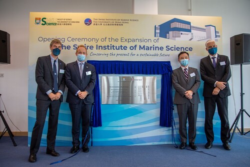 From the left: Professor Gray A Williams, Director of SWIMS, HKU; Mr Merlin Swire, Chairman of Swire Pacific Limited; Professor Xiang Zhang,  President and Vice-Chancellor of HKU; Professor Matthew R Evans, Dean of Science, HKU.