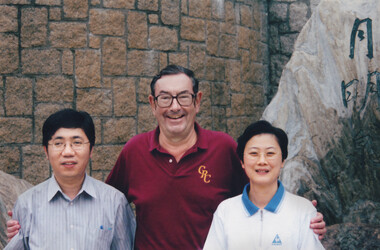 An old photo of Professor Che, his mentor and renowned chemist Professor Harry Barkus GRAY and Professor Vivian Wing-Wah YAM