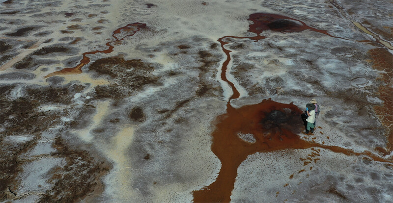 Professor Yiliang Li and his collaborators were conducting fieldwork to identify potential landing sites for the Chinese Mars Sample Return mission.
