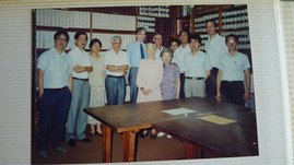 Dr. Fung Y.S.,  Prof. Lie Ken Jie M.S.F., Dr. Lai Ting Fong, Dr. Cheung Kung Kai, Prof. Brian Capon, Mrs. Dorothy Collins, Prof. R. Letcher, Dr. Hui Wai Haan, Prof. Chan K.Y., Prof. Cheng Kin Fai, Prof. Che Chi Ming, Prof. Michael Sammes, Prof. Allan Cheung S.C. (1986)