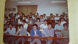 A last session in the lecture theatre on First floor of the old Chemistry building before its demolition to convert the theatre into staff offices (around 1985)